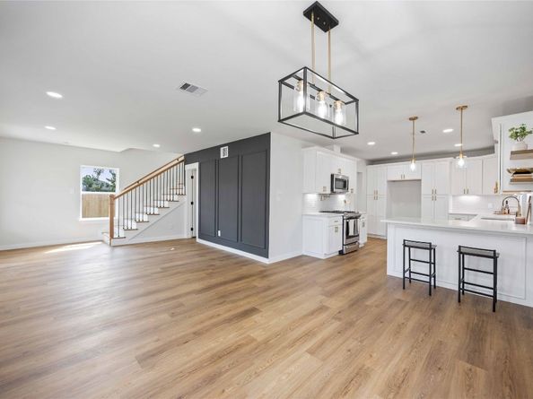 2420 Woodard Street, Houston TX 77026