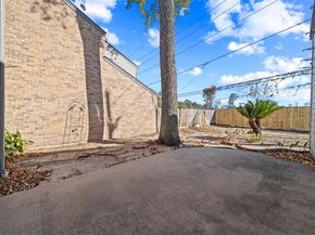 5711 Lorinowoods Drive, Houston TX 77066