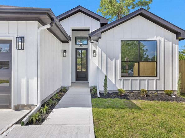 6334 Roughlock Street, Houston TX 77016