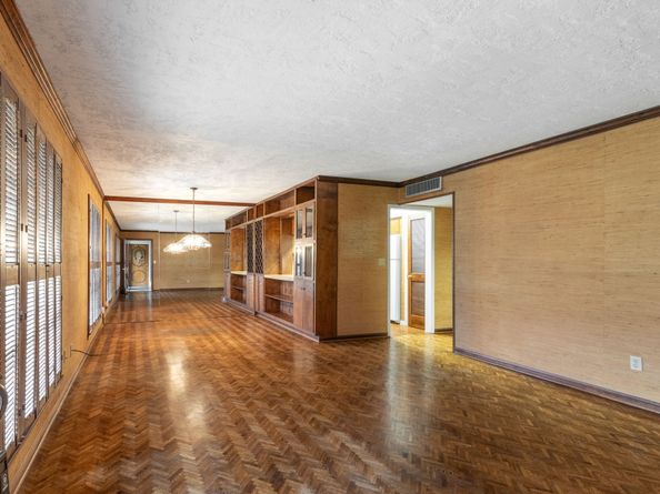 6472 BAYOU GLEN Road, Houston TX 77057