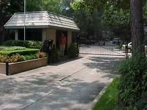 6472 BAYOU GLEN Road, Houston TX 77057