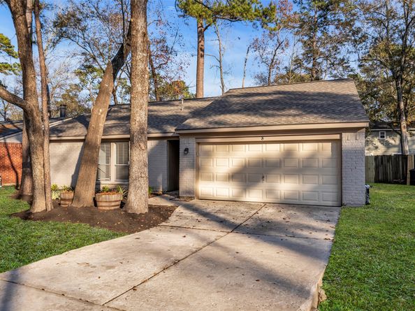 8 Still Glen Court, The Woodlands TX 77381
