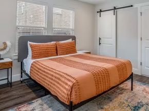 2905 Cleburne Street, Houston TX 77004