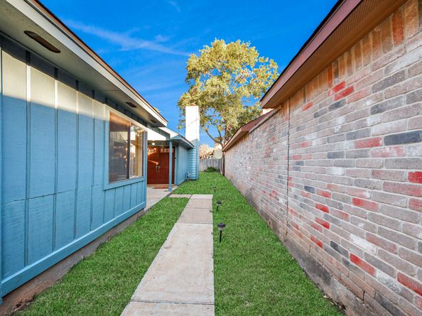 1318 Roundstone Drive, Richmond TX 77406