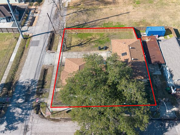 2005 Common Street, Houston TX 77009