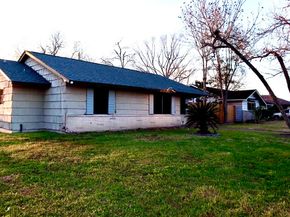 5715 Hirondel Street, Houston TX 77033