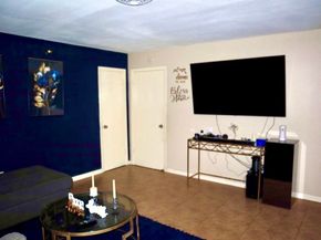 5715 Hirondel Street, Houston TX 77033