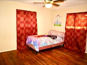 5715 Hirondel Street, Houston TX 77033