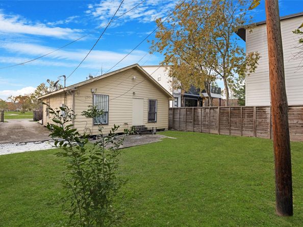 1106 Northwood Street, Houston TX 77009