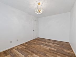 46 E Hobbit Glen Drive, Conroe TX 77384