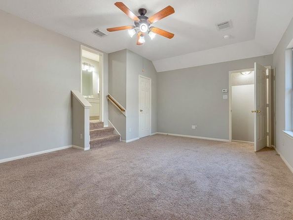 46 E Hobbit Glen Drive, Conroe TX 77384