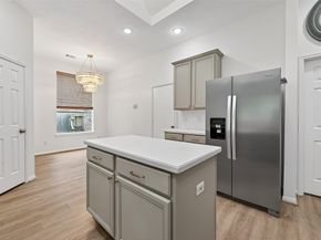 46 E Hobbit Glen Drive, Conroe TX 77384