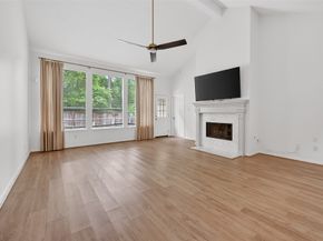 46 E Hobbit Glen Drive, Conroe TX 77384