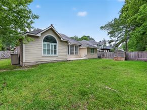 46 E Hobbit Glen Drive, Conroe TX 77384