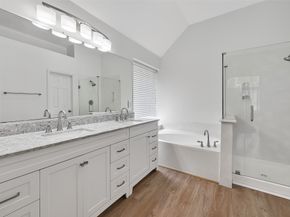 46 E Hobbit Glen Drive, Conroe TX 77384