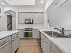 46 E Hobbit Glen Drive, Conroe TX 77384