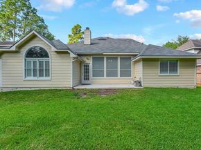 46 E Hobbit Glen Drive, Conroe TX 77384