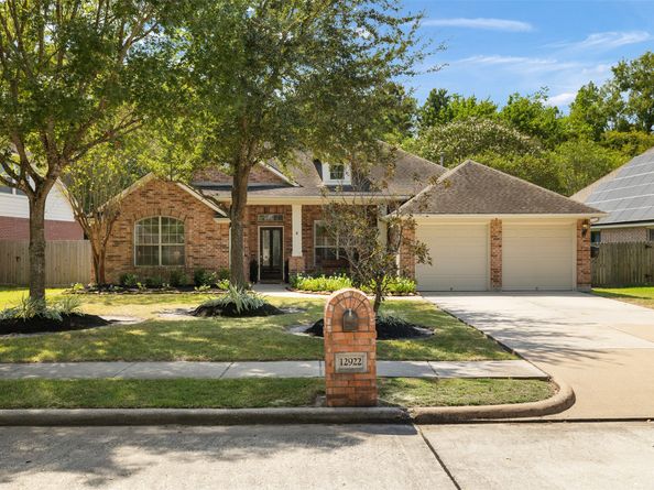12922 Coopers Hawk Drive, Houston TX 77044