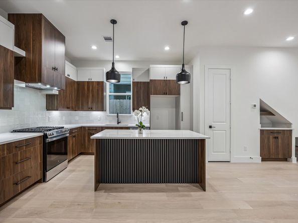 5339 Larkin Street, Houston TX 77007