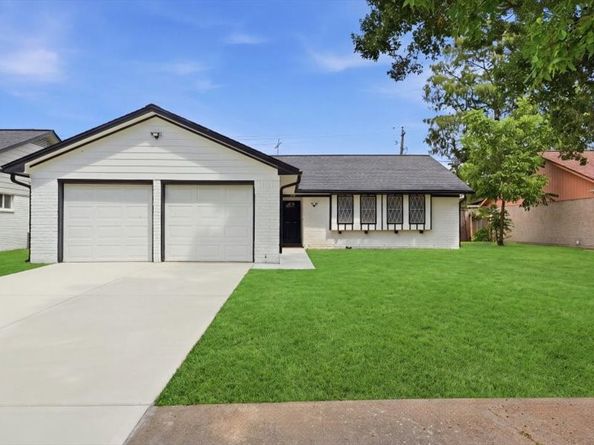 377 Haymarket Lane, Hockley TX 77015
