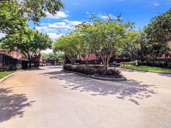 2255 Braeswood Park Drive 294, Houston TX 77030
