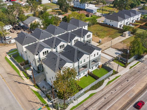4848 Pinemont Drive, Houston TX 77092