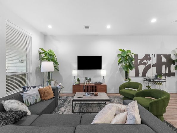 4848 Pinemont Drive, Houston TX 77092