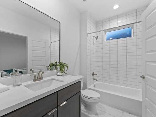 4848 Pinemont Drive, Houston TX 77092