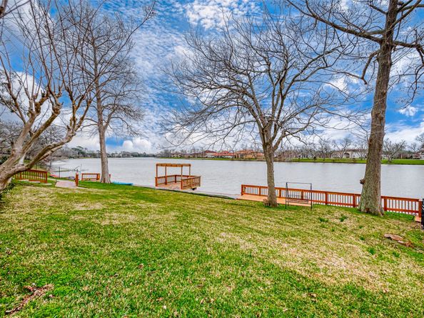 414 Lakeview Drive, Sugar Land TX 77498