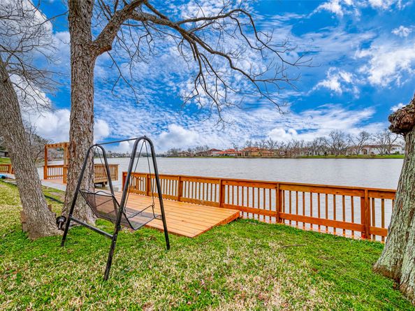 414 Lakeview Drive, Sugar Land TX 77498