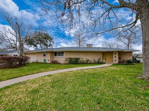 414 Lakeview Drive, Sugar Land TX 77498