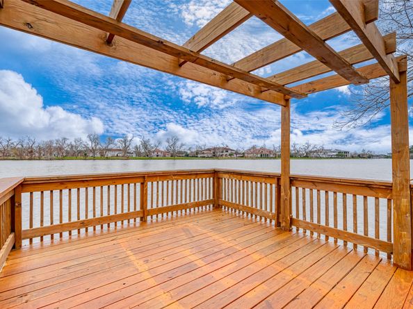 414 Lakeview Drive, Sugar Land TX 77498