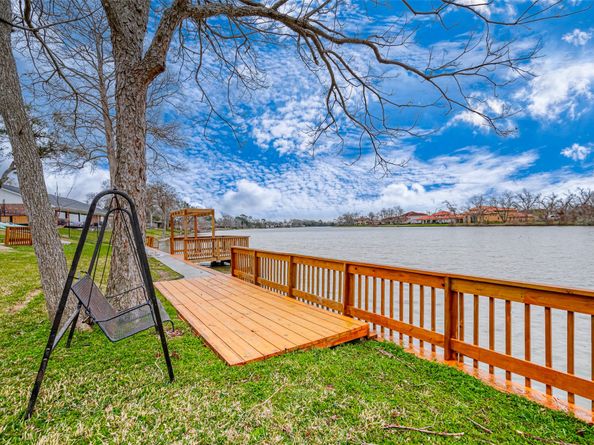 414 Lakeview Drive, Sugar Land TX 77498