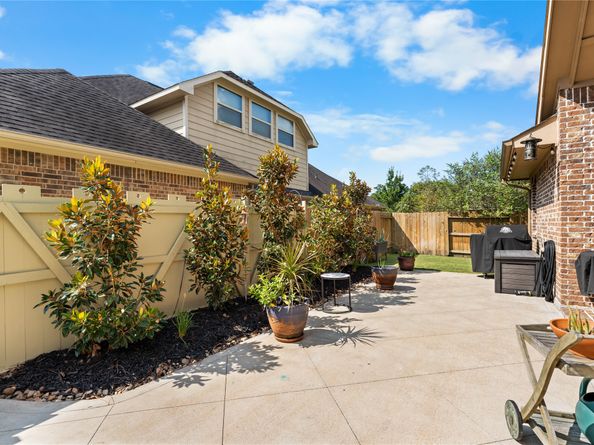 8186 Laughing Falcon Trail, Conroe TX 77385