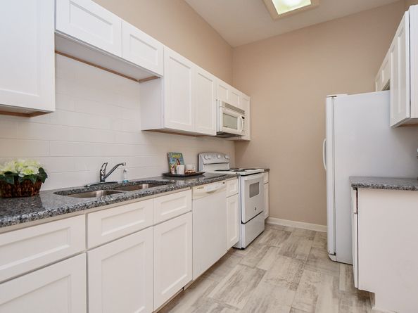 2710 Grants Lake Boulevard R5, Sugar Land TX 77479