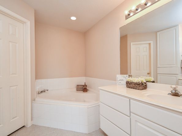 2710 Grants Lake Boulevard R5, Sugar Land TX 77479