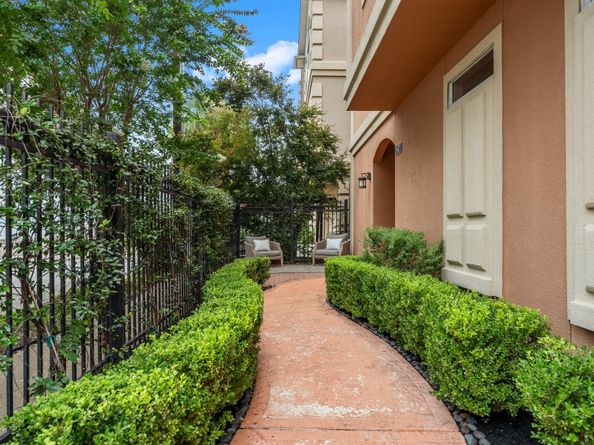 817 Rosine Street, Houston TX 77019