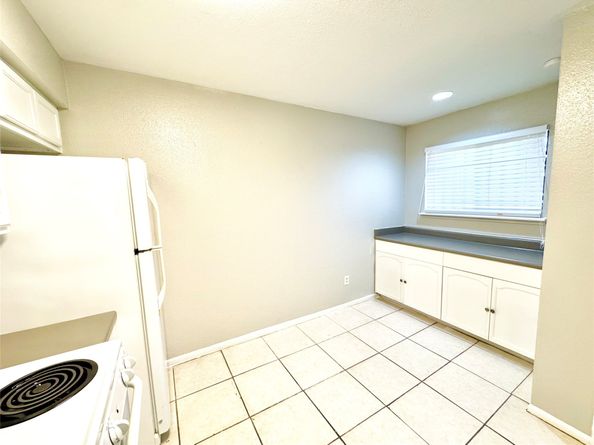 9090 S Braeswood Boulevard 47, Houston TX 77074