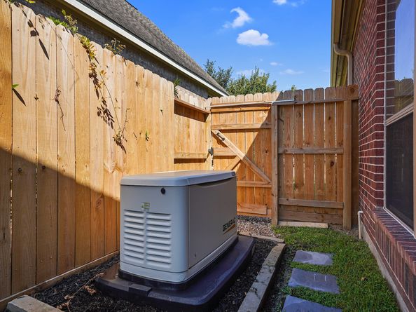 2898 Woodland Glen Lane, Conroe TX 77385