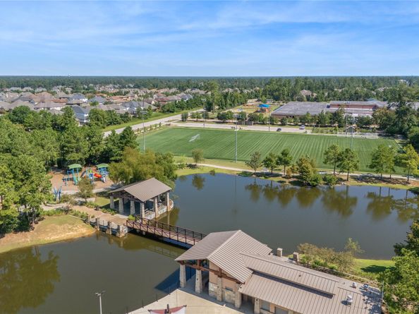 64 Venetia Grove Drive, Tomball TX 77375