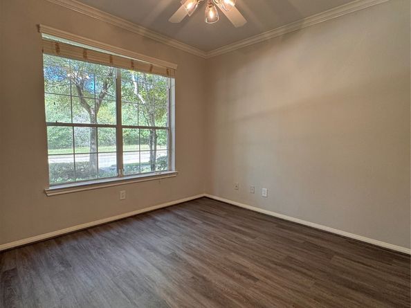 137 E Montfair Boulevard, Montgomery TX 77382