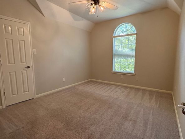 137 E Montfair Boulevard, Montgomery TX 77382