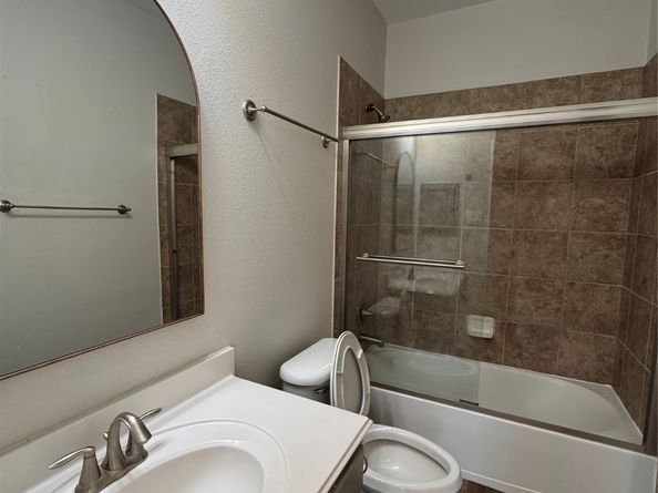137 E Montfair Boulevard, Montgomery TX 77382