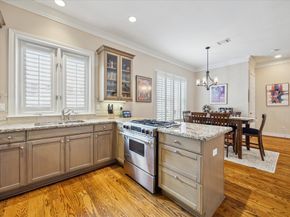 190 Oak Place, Houston TX 77006