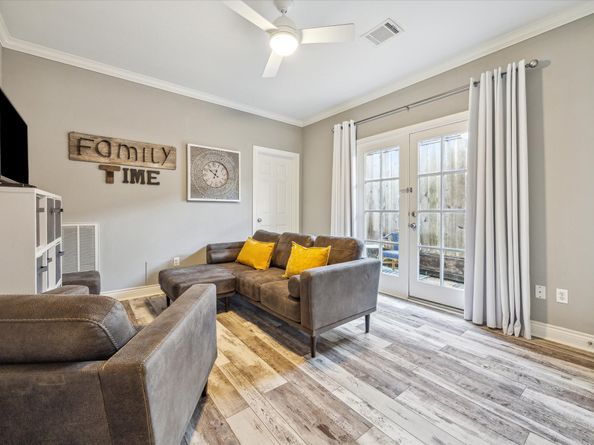 190 Oak Place, Houston TX 77006