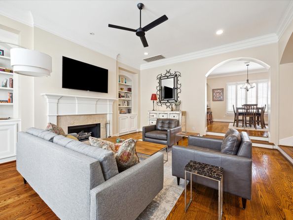 190 Oak Place, Houston TX 77006