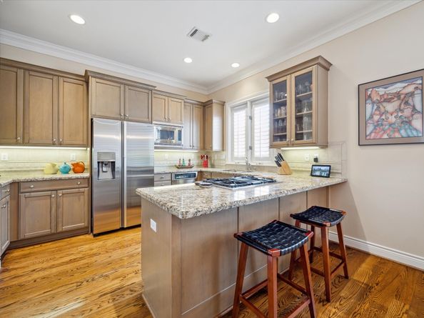 190 Oak Place, Houston TX 77006