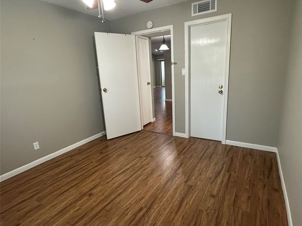 2120 El Paseo Street 806, Houston TX 77054