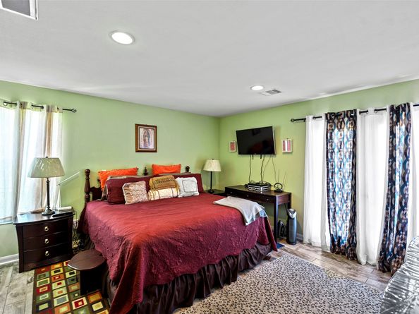1131 W 22nd Street, Houston TX 77008