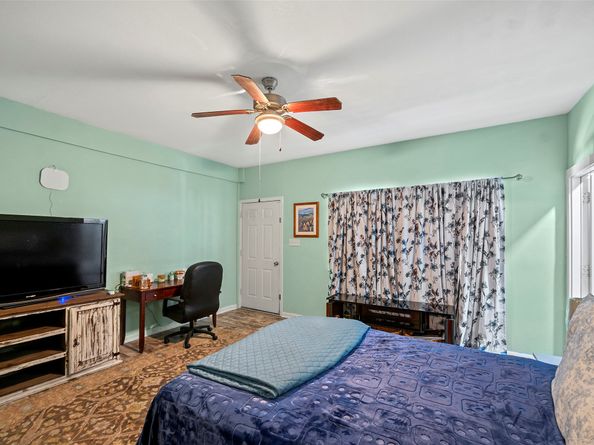 1131 W 22nd Street, Houston TX 77008